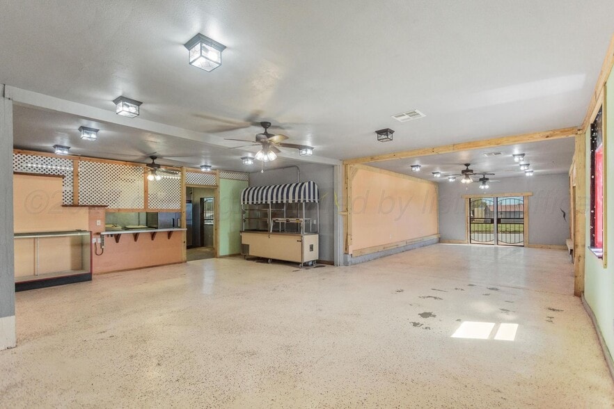 More Photos Of 117 E Railroad Ave, Shamrock Restaurant For Sale