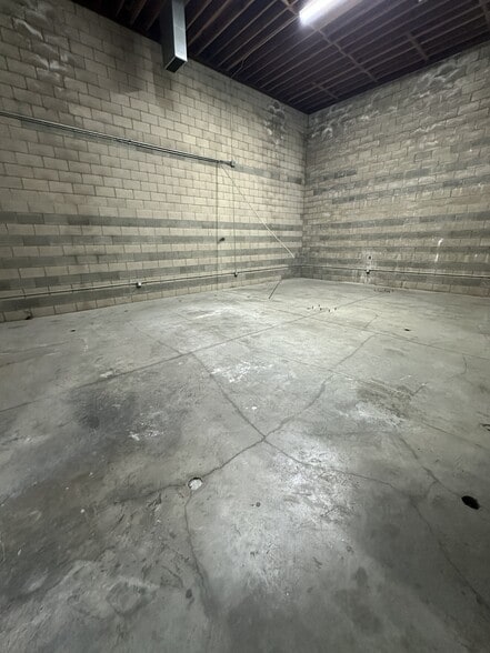 More Photos Of 10066 San Fernando Rd, Pacoima Specialty For Lease