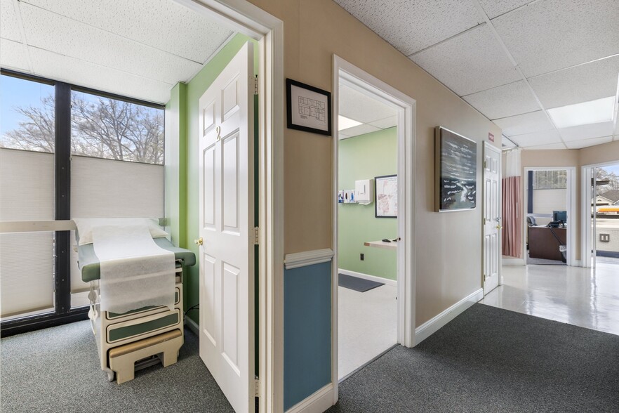 More Photos Of 2616 Sherwood Hall Ln, Alexandria Medical For Sale