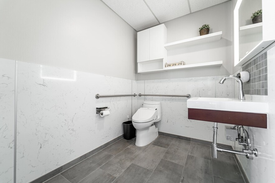 More Photos Of 1435 Huntington Ave, South San Francisco Showroom For Sale