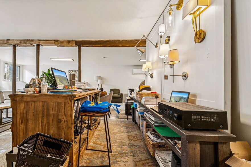 More Photos Of 120 W 9th St, Durango Flex For Lease