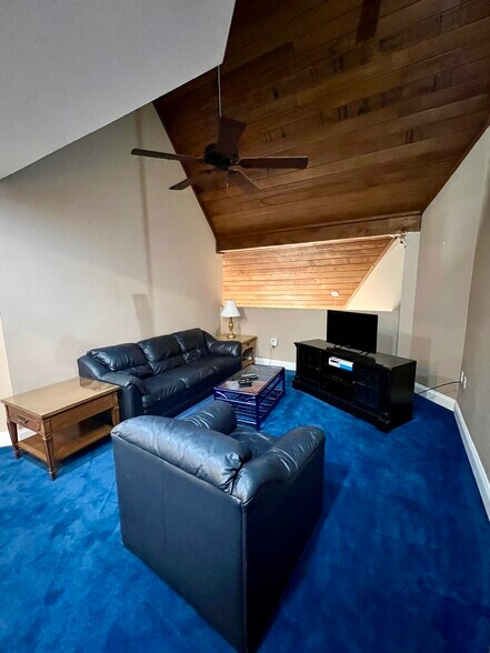 More Photos Of 10225 Ulmerton Rd, Largo Office For Lease