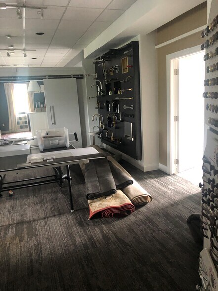 More Photos Of 445 US Highway 202, Flemington Freestanding For Lease