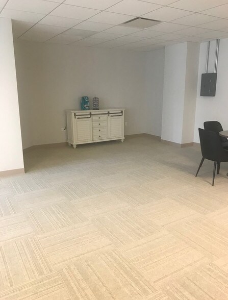More Photos Of 111 N Wabash Ave, Chicago Office For Lease