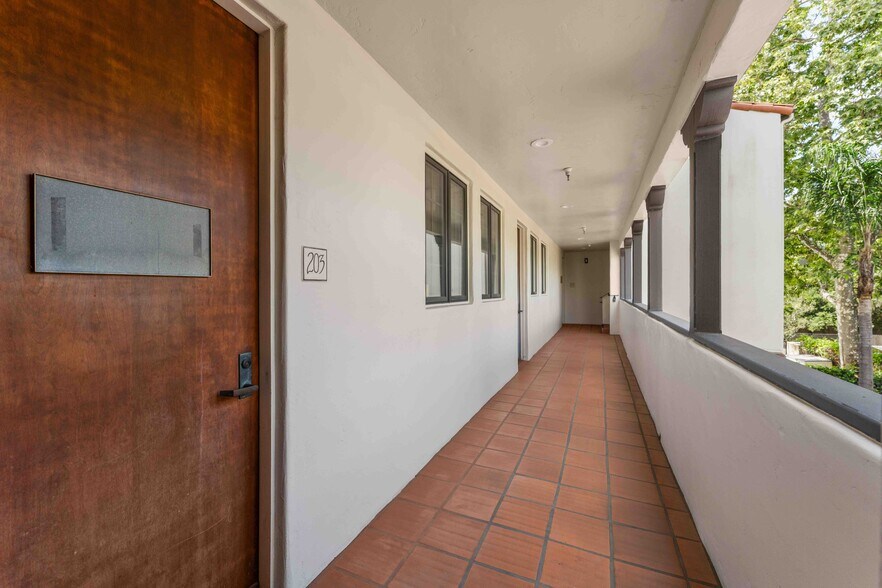 More Photos Of 504 W Pueblo St, Santa Barbara Medical For Sale