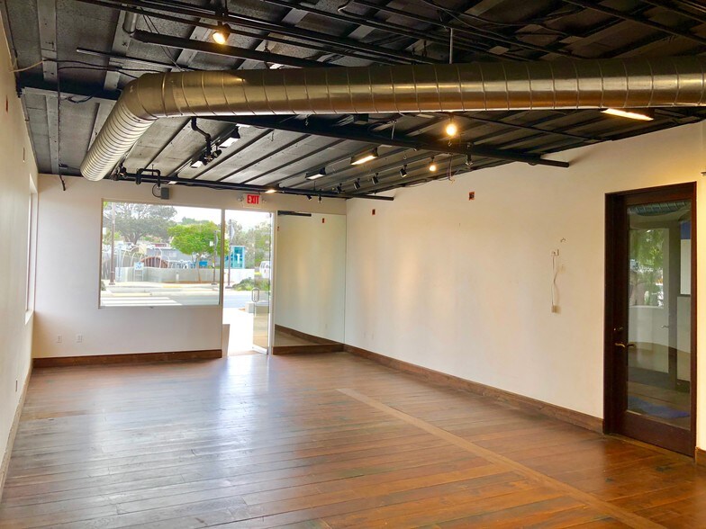 More Photos Of 153 N Highway 101, Solana Beach Storefront Retail Office For Lease