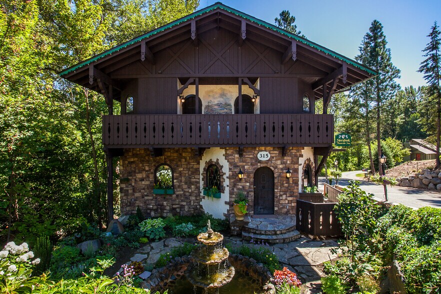More Photos Of 315 Commercial St, Leavenworth Hotel For Sale