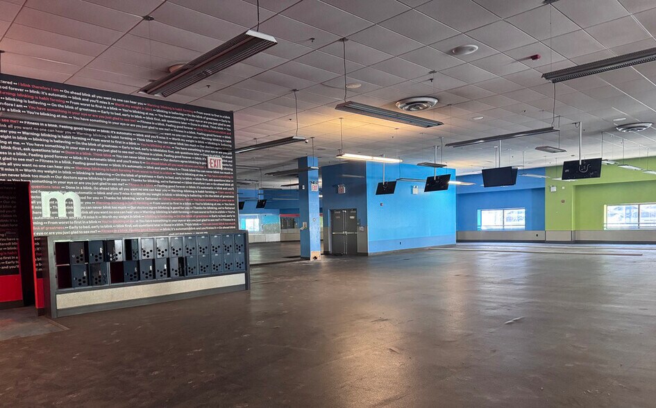 More Photos Of 16302 Jamaica Ave, Jamaica Freestanding For Lease