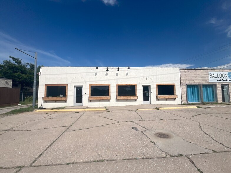 More Photos Of 7926 N May Ave, Oklahoma City Storefront Retail Office For Lease