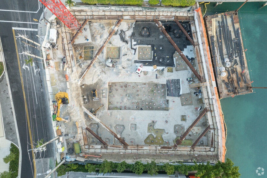 More Photos Of 9551-9561 E Bay Harbor Dr, Miami Beach Office For Lease