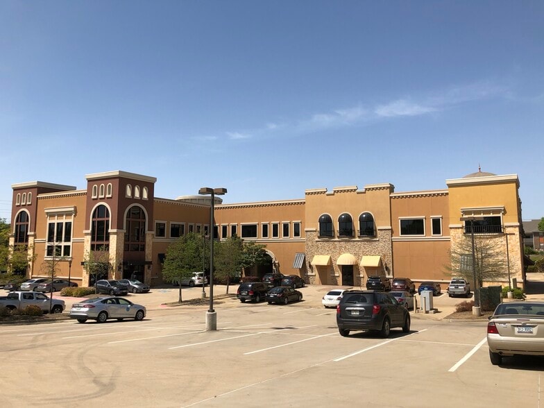 More Photos Of 2500 NE Green Oaks Blvd, Arlington Unknown For Lease