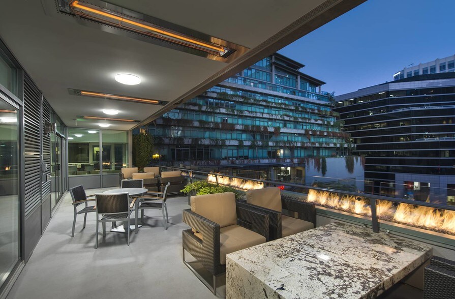 More Photos Of 989 112th Ave NE, Bellevue Apartments For Lease