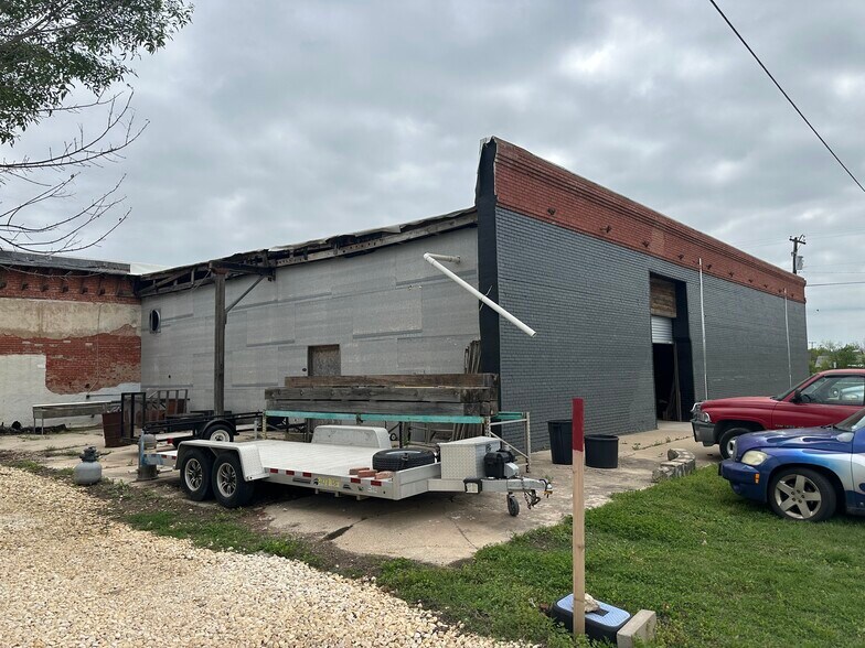 More Photos Of 18 S Alvin Ailey St, Rogers Freestanding For Sale