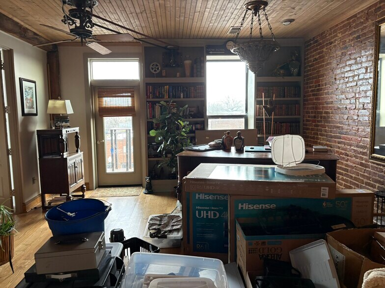 More Photos Of 130 W Bankhead St, New Albany Flex For Sale