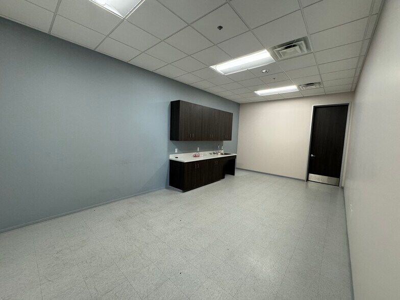 More Photos Of 7737 Cherokee Rd, Katy Distribution For Sale