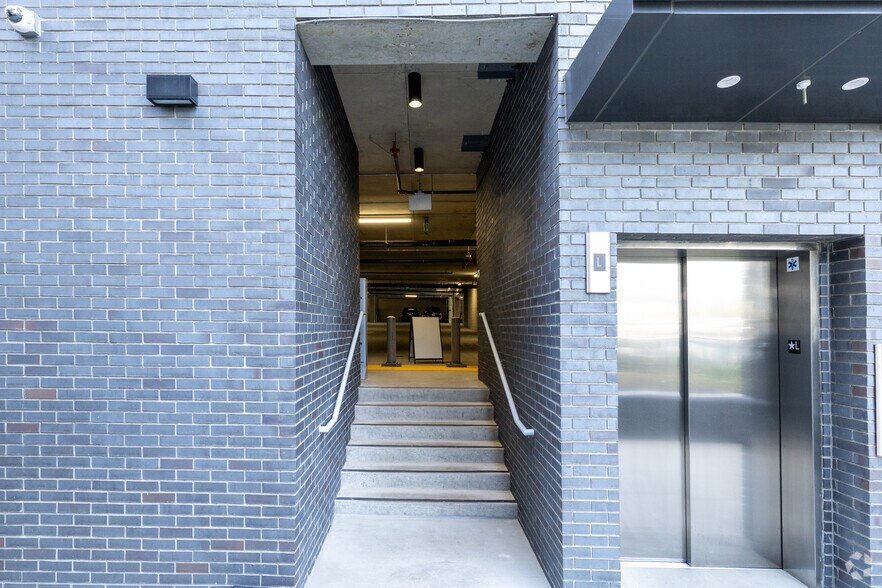 More Photos Of 3468-3484 E Foothill Blvd, Pasadena Parking Garage For Lease