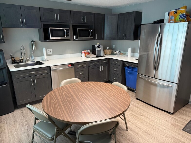 More Photos Of 916 Monmouth St, Newport Office For Lease