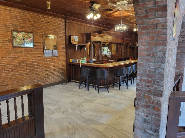 More Photos Of 90 E Jefferson St, Franklin Specialty For Lease