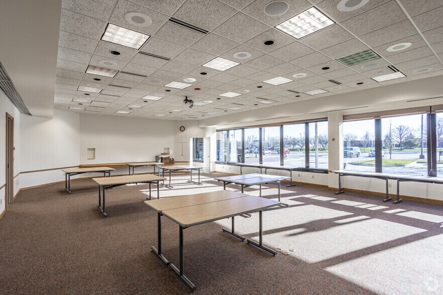 More Photos Of 4445 Corporate Dr, West Des Moines Medical For Lease