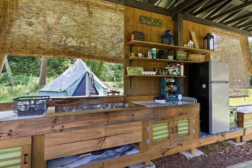 More Photos Of 32 Owl Creek Rd, Murphy Trailer Camper Park For Sale