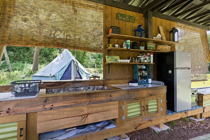 More Photos Of 32 Owl Creek Rd, Murphy Trailer Camper Park For Sale