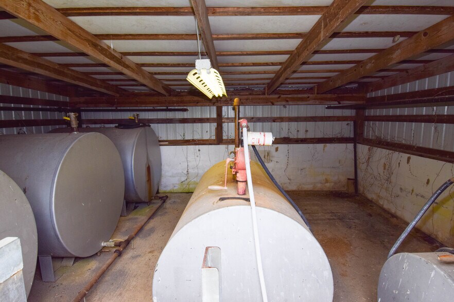 More Photos Of 1201 Old Hopewell Rd, Castalian Springs Showroom For Sale