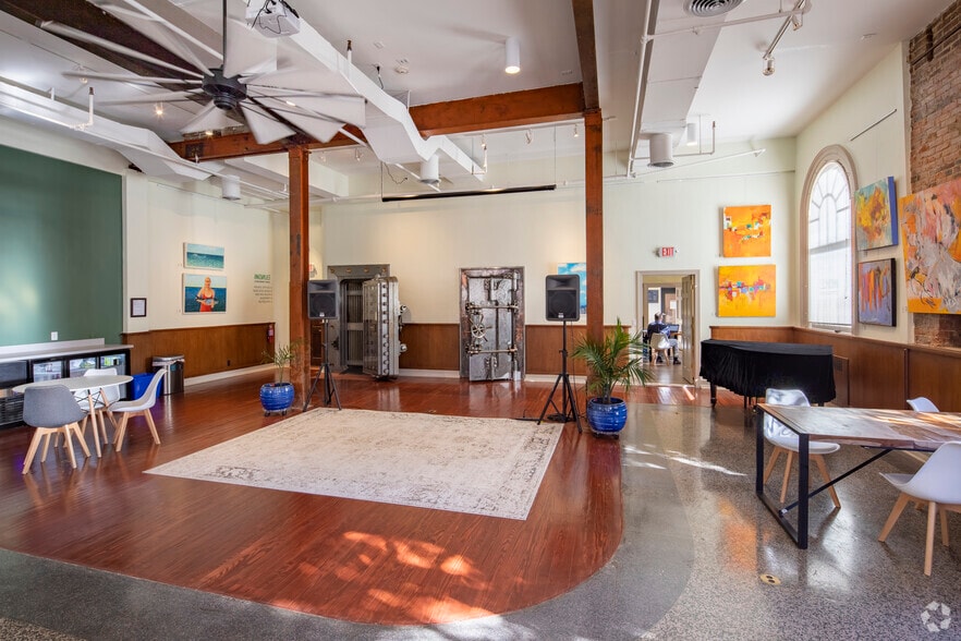 More Photos Of 100 N Loudoun St, Winchester Office For Lease