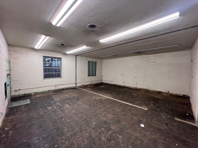 More Photos Of 211 W Walnut Ave, McKenzie General Retail For Sale