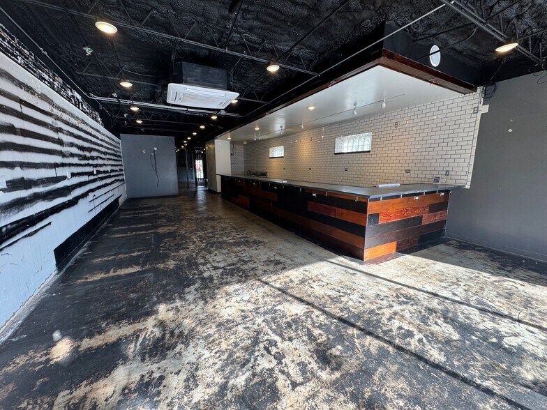 More Photos Of 10 SW 3rd St, Lee's Summit Freestanding For Lease