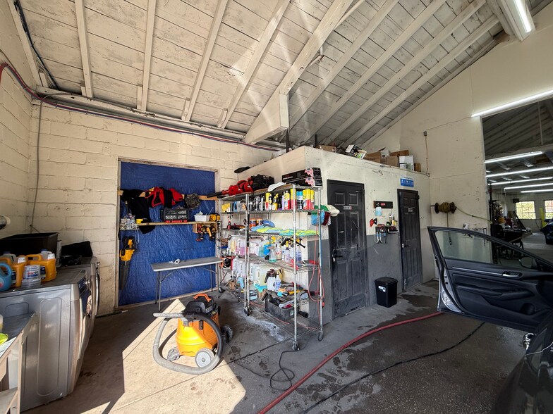 More Photos Of 9 Wilson Dr, New Castle Auto Repair For Lease