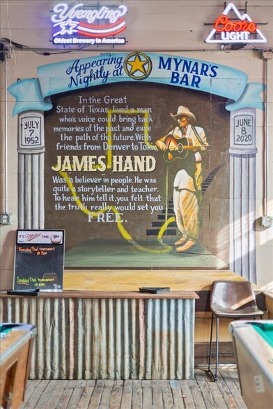 More Photos Of 121 E Oak St, West Sports And Entertainment For Sale