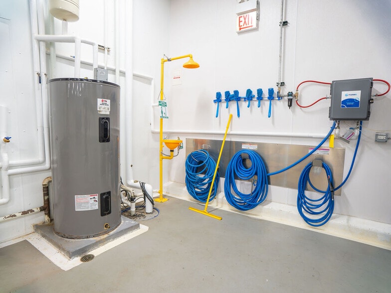 More Photos Of 2733 W Harrison St, Chicago Warehouse For Sale