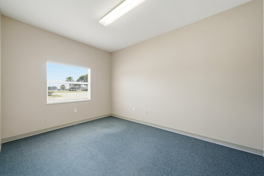 More Photos Of 401 W Interlake Blvd, Lake Placid Office For Sale