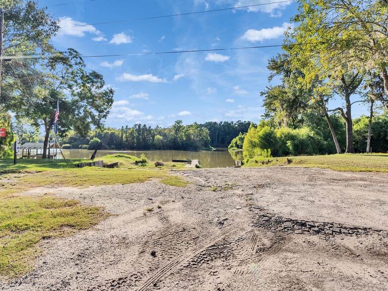 More Photos Of 280 Broken Arrow Marina, Livingston Hotel For Sale