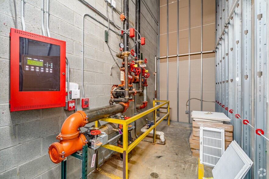 More Photos Of 3080 S Linden Rd, Flint Light Manufacturing For Sale
