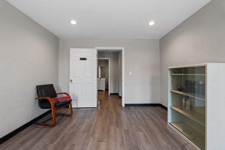 More Photos Of 5409 Charlotte Pike, Nashville Auto Dealership For Lease