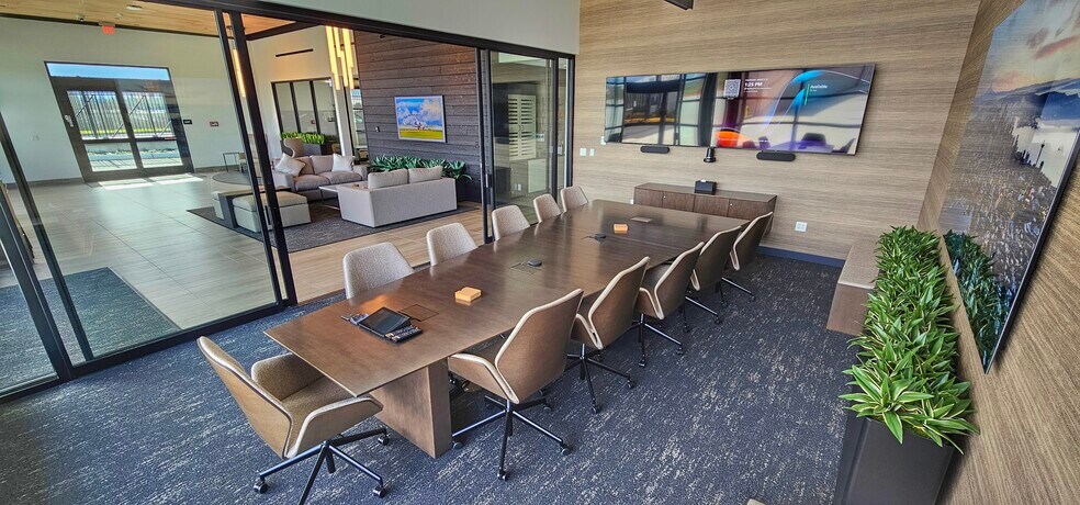 More Photos Of 10727 Bernie Webber Dr, Mukilteo Airplane Hangar For Lease