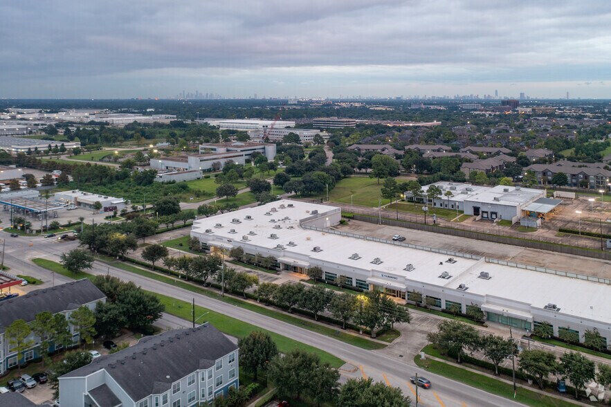 More Photos Of 7701 W Little York Rd, Houston Unknown For Lease