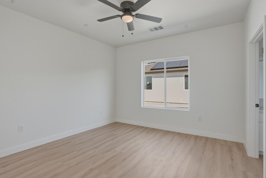 More Photos Of 1646 Clinton St, Delano Multifamily For Sale