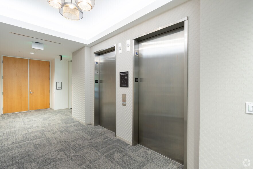 More Photos Of 1917 Palomar Oaks Way, Carlsbad Office For Sale