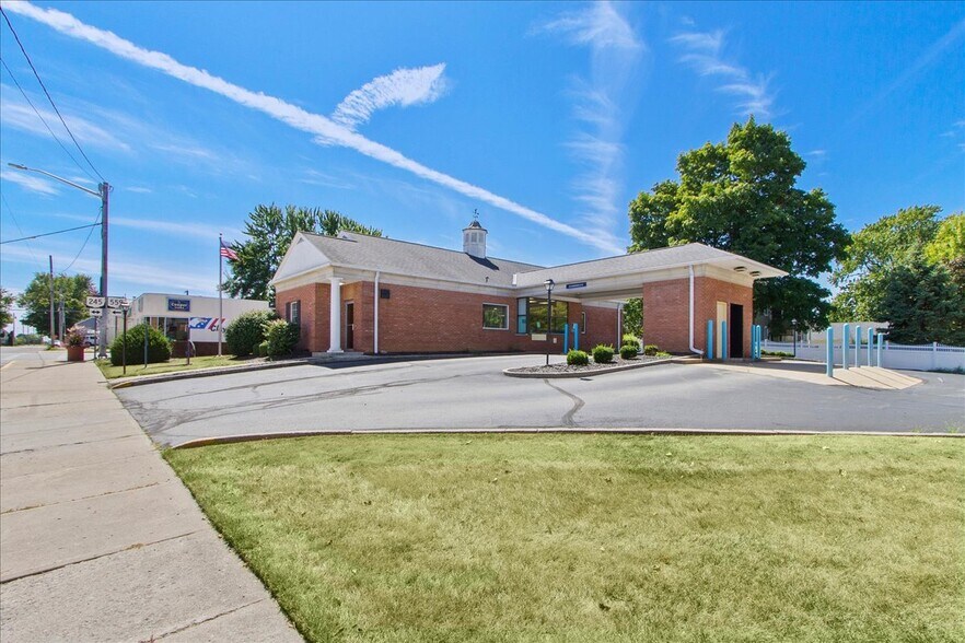 More Photos Of 8 W Maple St, North Lewisburg Storefront Retail Office For Lease
