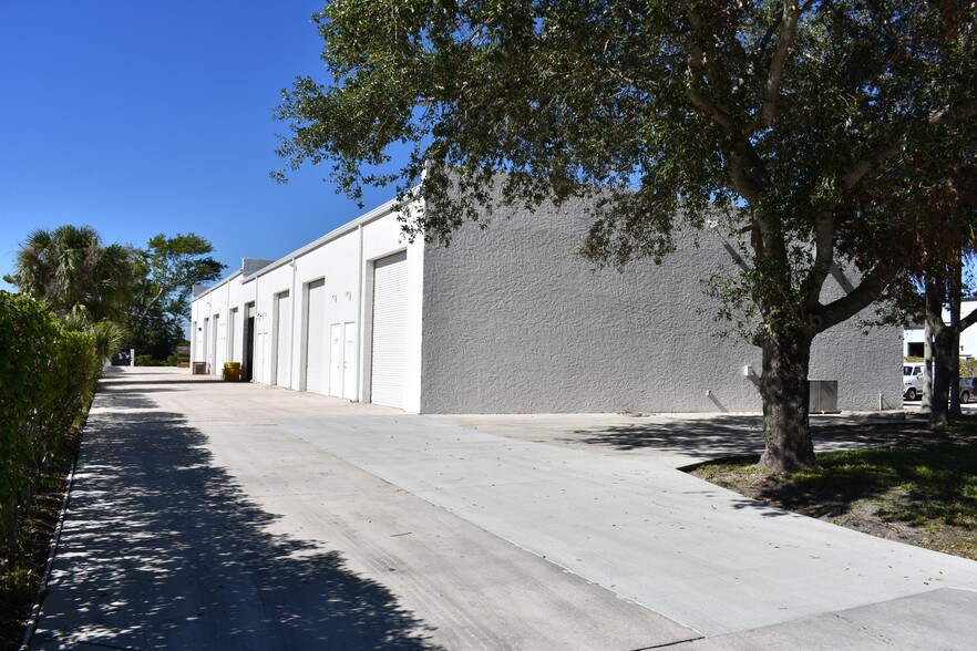 More Photos Of 3599 23rd Ave S, Lake Worth Light Distribution For Lease