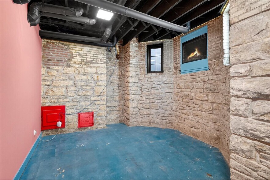 More Photos Of 1034 S Kingshighway Blvd, Saint Louis Office For Sale