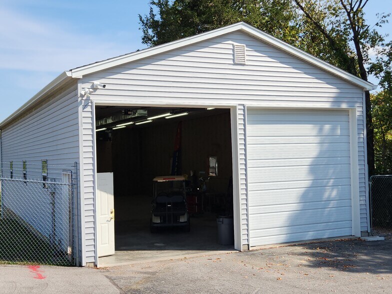 More Photos Of 5124 Warren Rd, Imperial Office For Sale