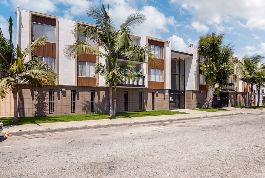 Primary Photo Of 14031 Cerise Ave, Hawthorne Apartments For Sale
