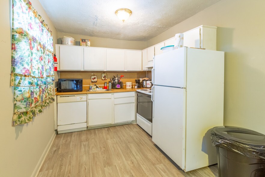 More Photos Of 417 Barton Dr, Forest Park Apartments For Sale