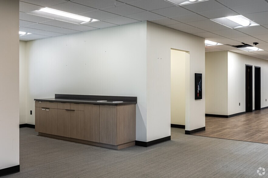 More Photos Of 10881 Lowell Ave, Overland Park Unknown For Lease