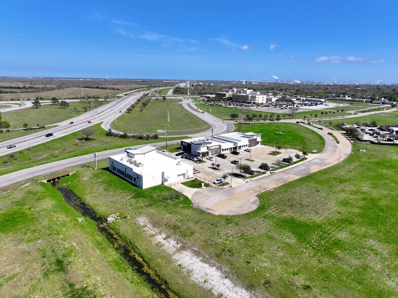 More Photos Of 7228 Medical Center Dr, Texas City Medical For Lease