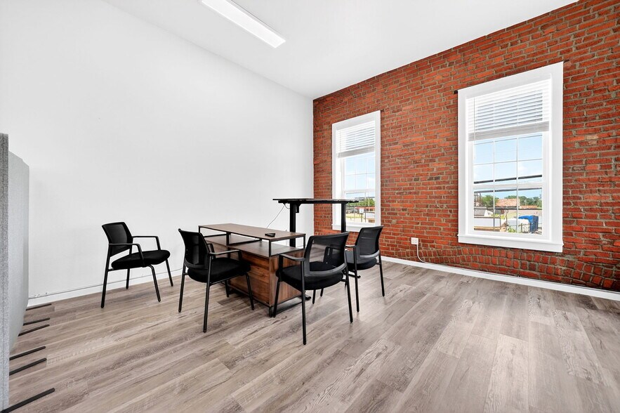 More Photos Of 201 N Bois D Arc St, Forney Storefront For Sale