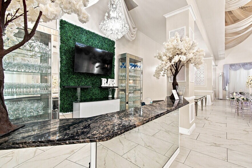 More Photos Of 7065 Westpointe Blvd, Orlando Medical For Sale